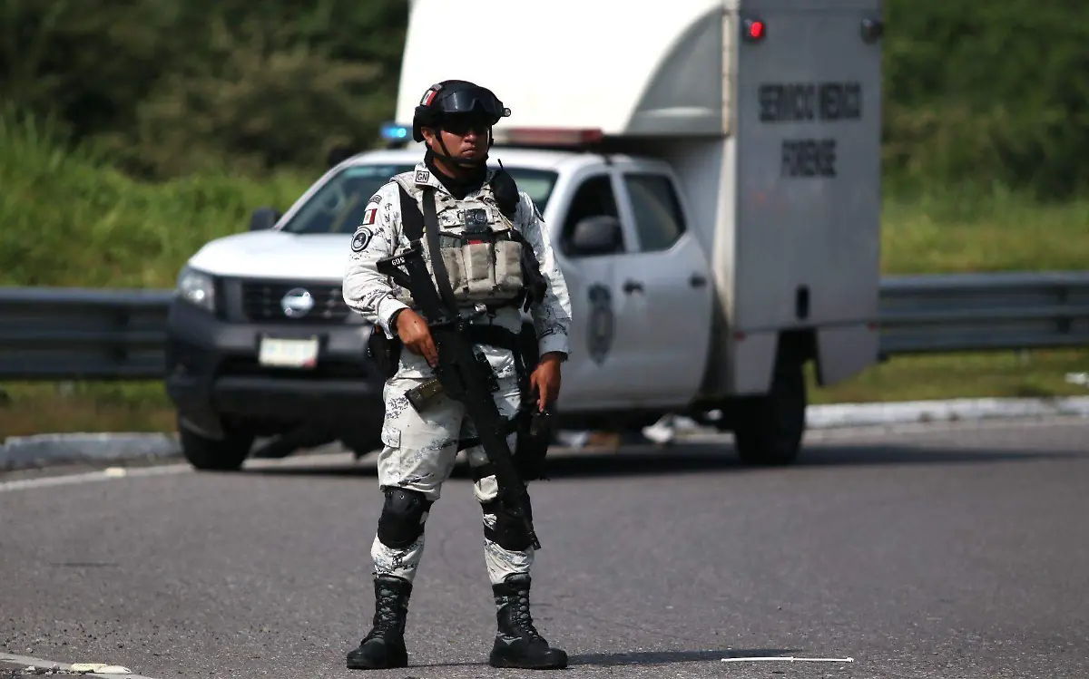 Elementos de la Guardia Nacional y Semefo en el lugar de los hechos