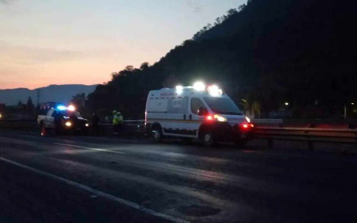 Hallan cuerpo embolsado en carretera federal Orizaba- Tehuacán