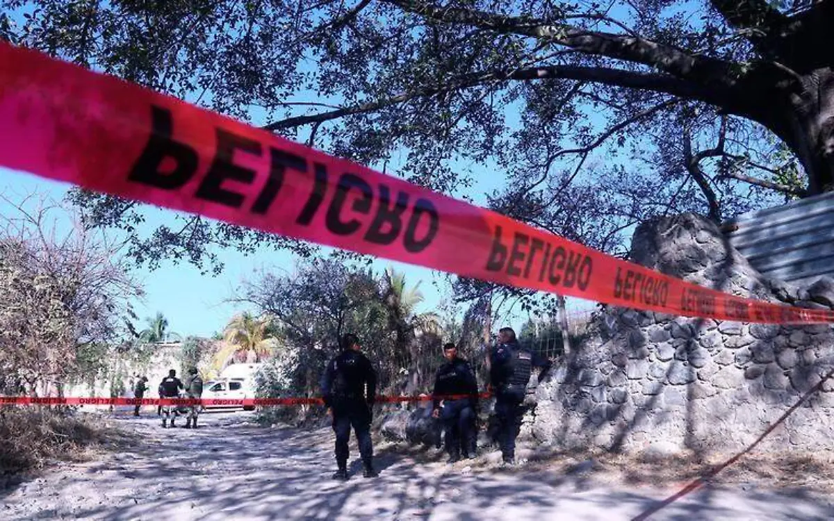 Elementos de la Semefo y de la policía estatal