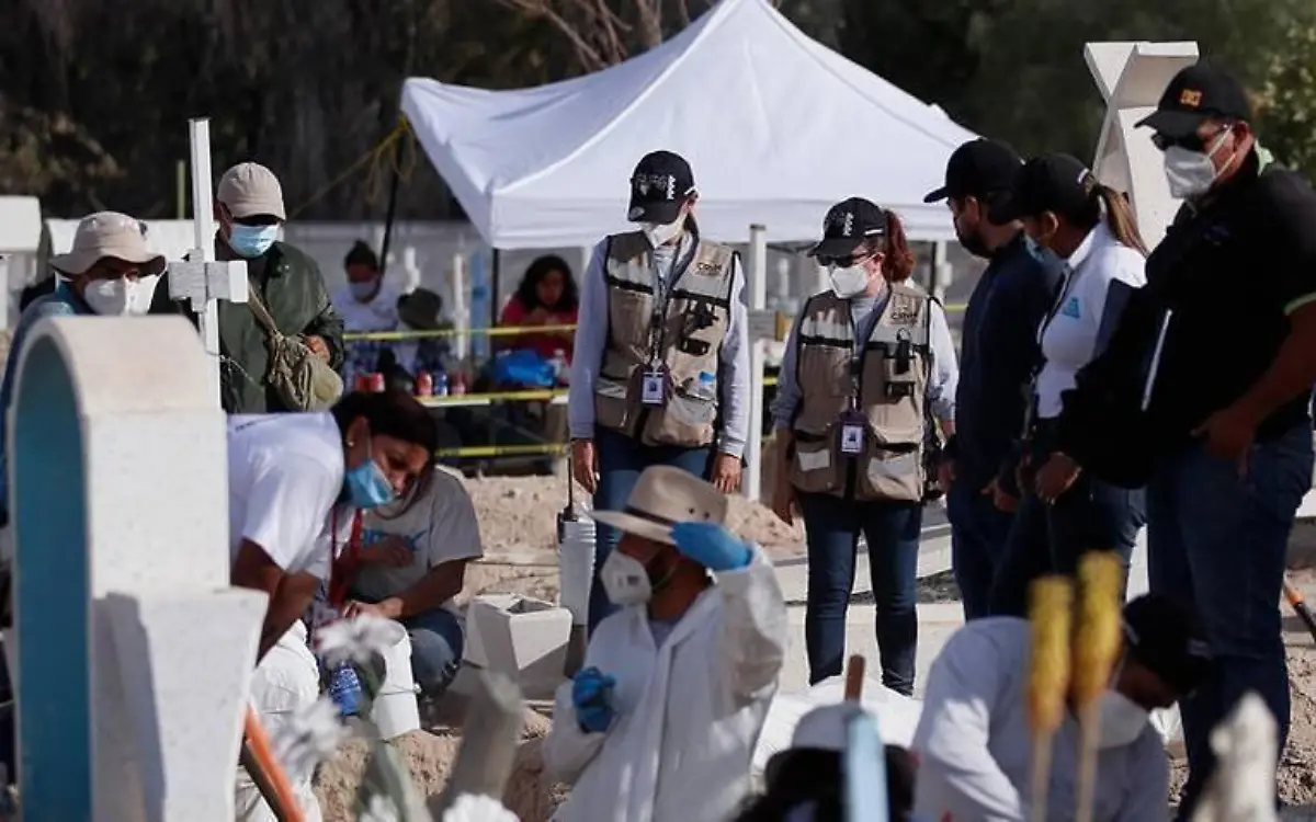 Elementos de la Semefo identifican cuerpos