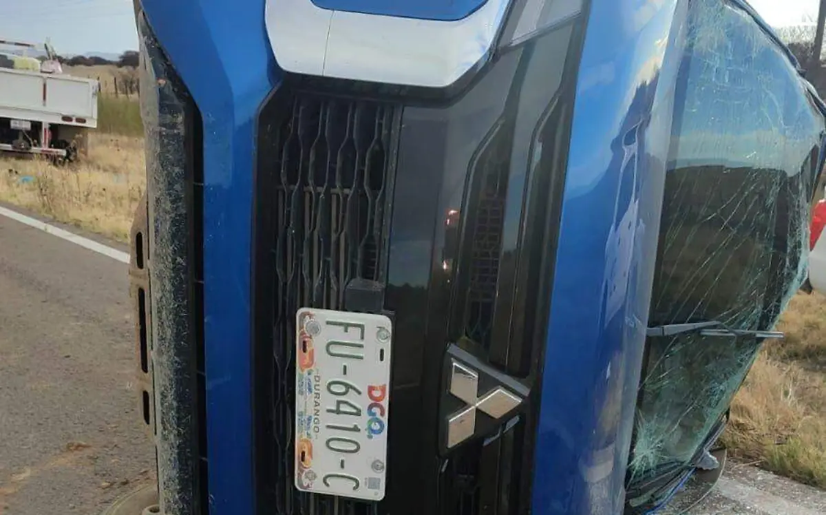 Choque-volcadura en la libre a Gómez Palacio