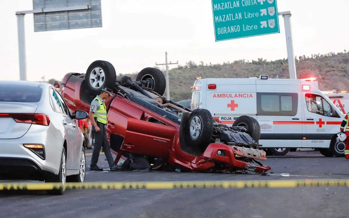 Accidente ambulancia y camioneta en la “Super”