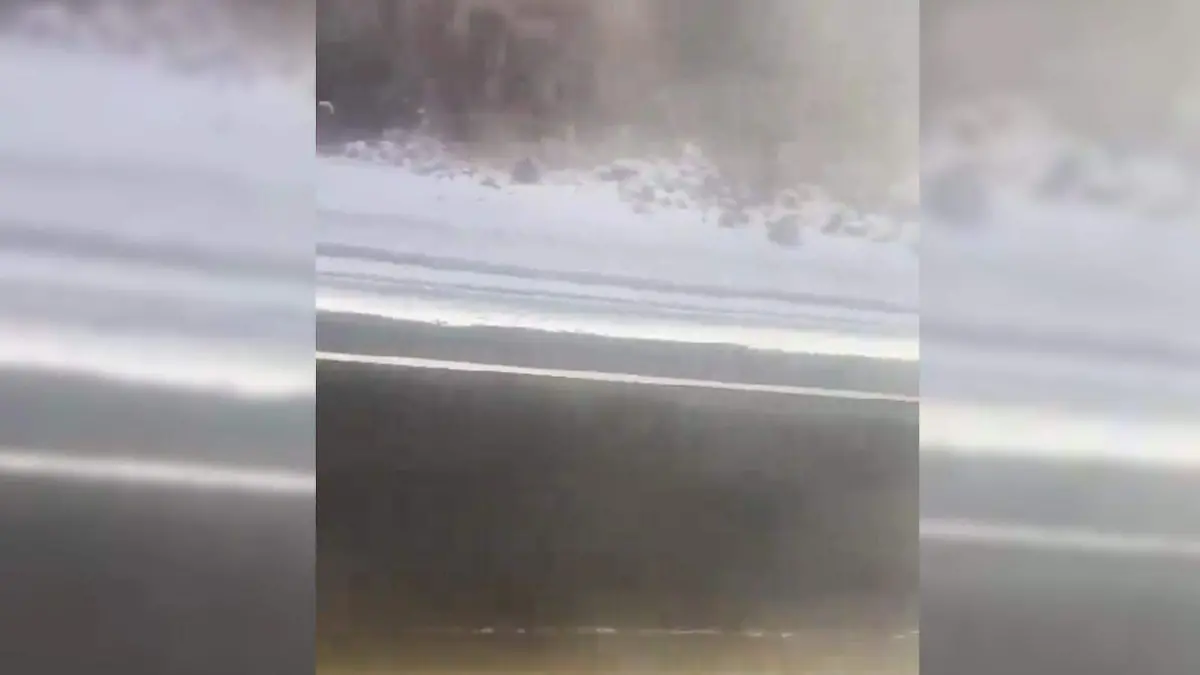 Cae aguanieve sobre la carretera libre Durango-Mazatlán