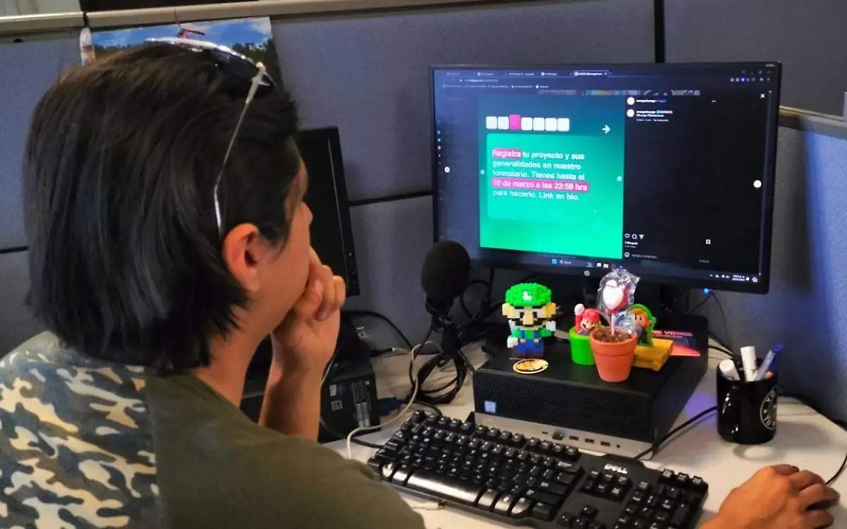 Trabajadores jóvenes en oficina de Durango