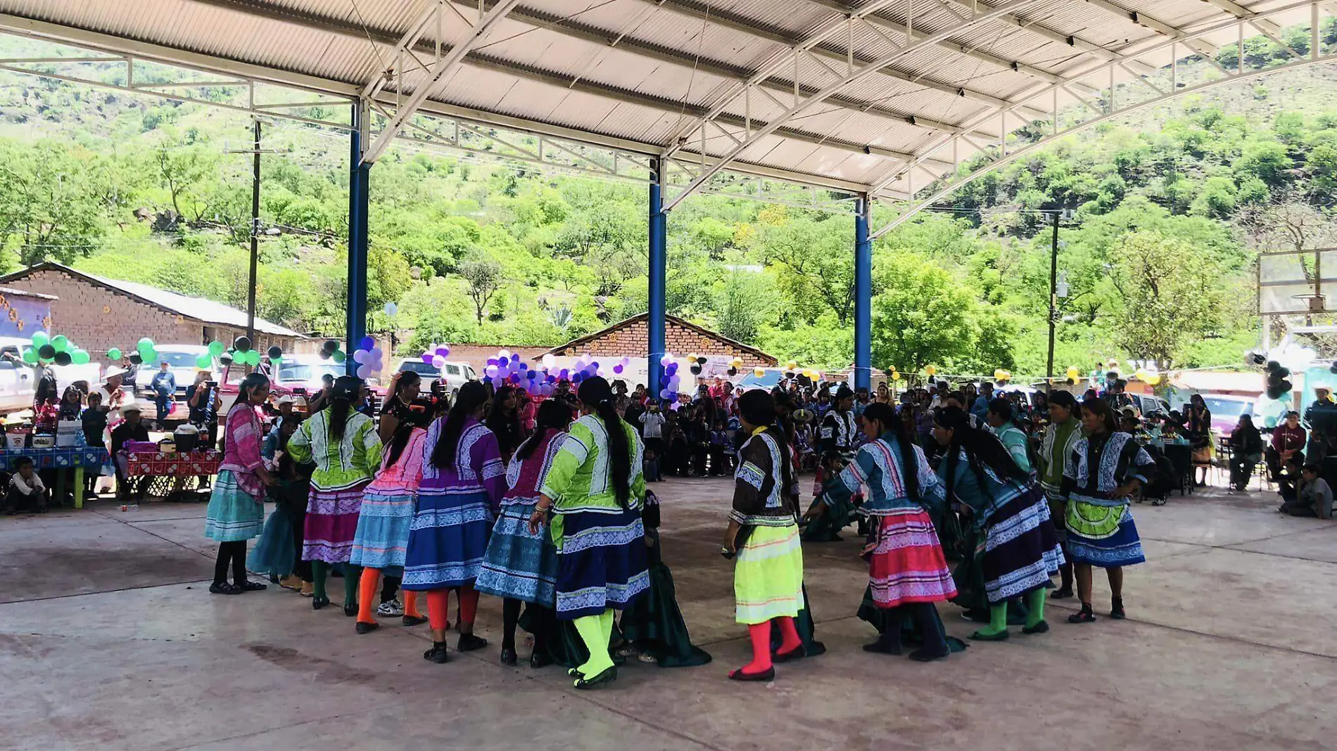 Así es una graduación en la zona indígena de Mezquital