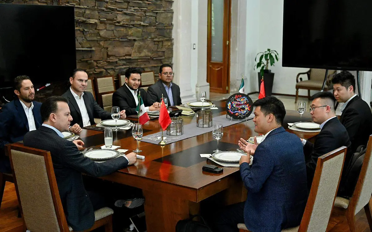 Se reúne Esteban Villegas con directivos de consorcios asiáticos