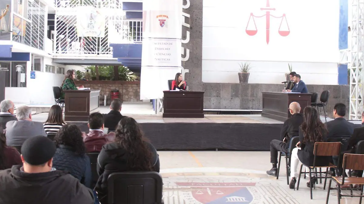 Estudiantes de Derecho son testigos de una audiencia oral