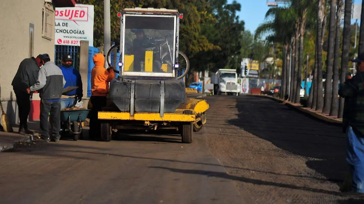 Pavimentan 11 calles con programa de regularización de autos chocolatos