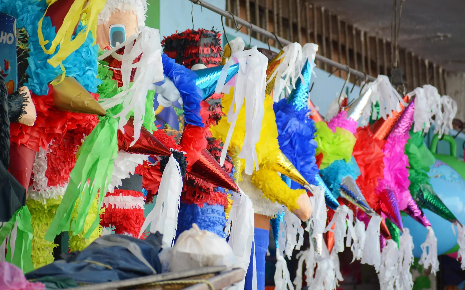 Venta de piñatas para Navidad en Durango