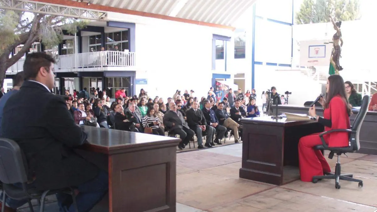 Estudiantes de Derecho son testigos de una audiencia oral