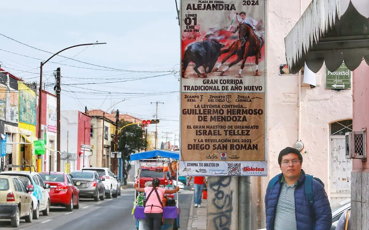 Multarán a empresas que no retiren su publicidad de la vía pública