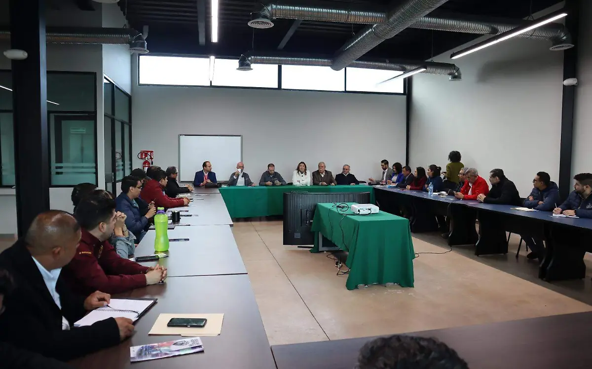 Unipoli recibe a directivos de empresa de inteligencia artificial