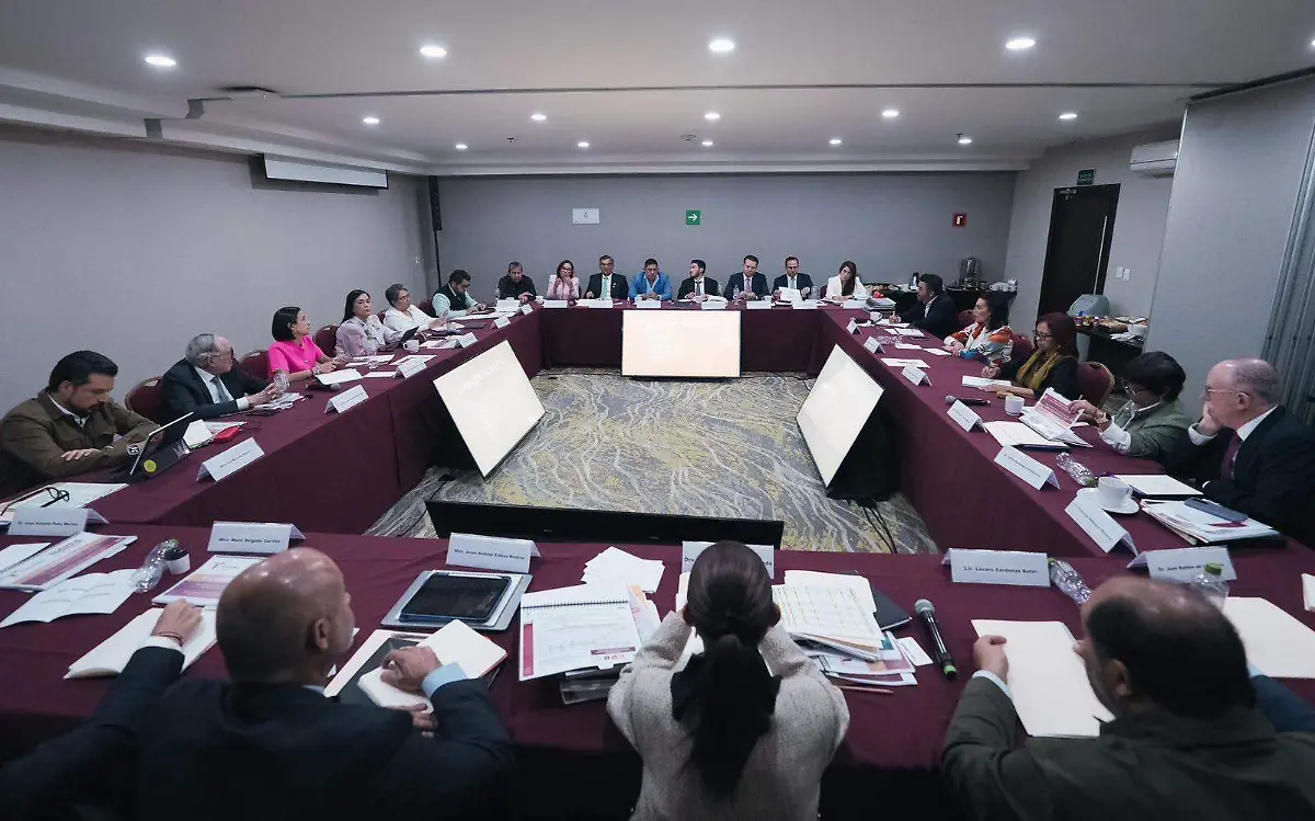 Presenta Esteban Villegas proyectos de infraestructura y turismo a Claudia Sheinbaum