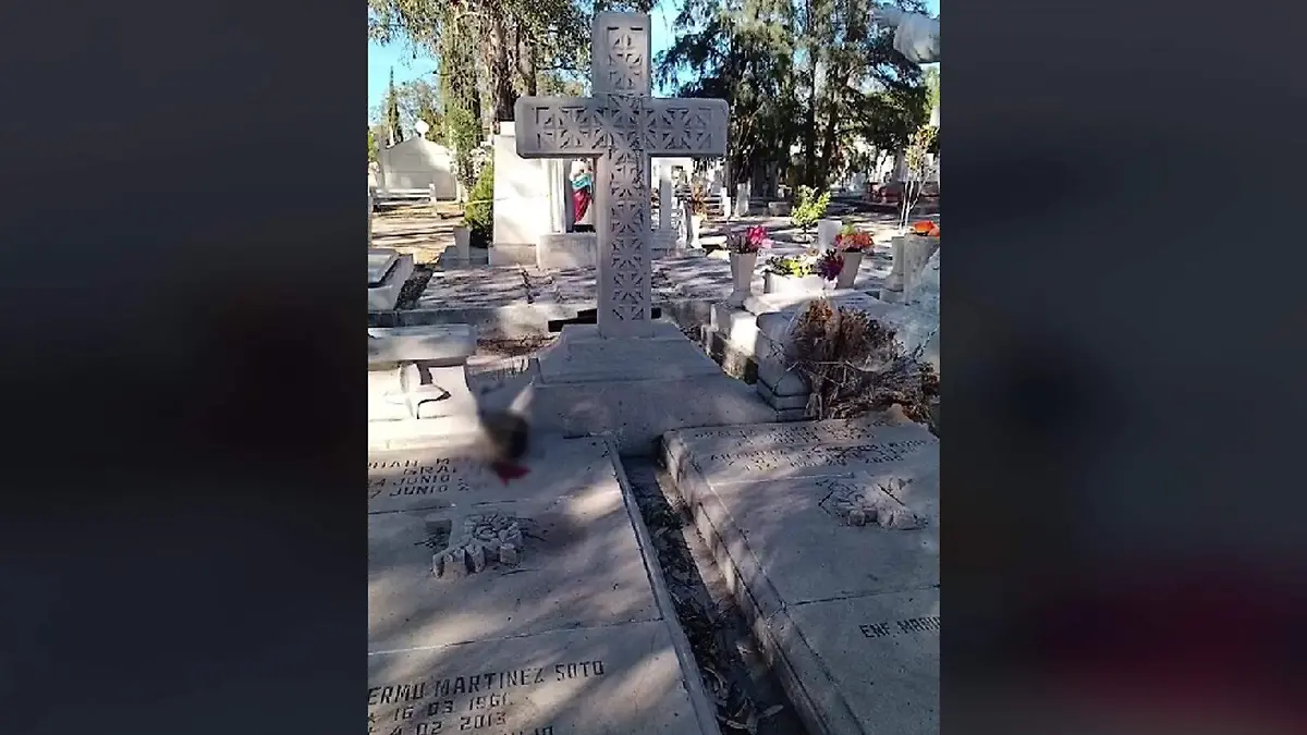Encuentran cráneo y vela roja en Panteón de Oriente; alertan a familiares de esta tumba 