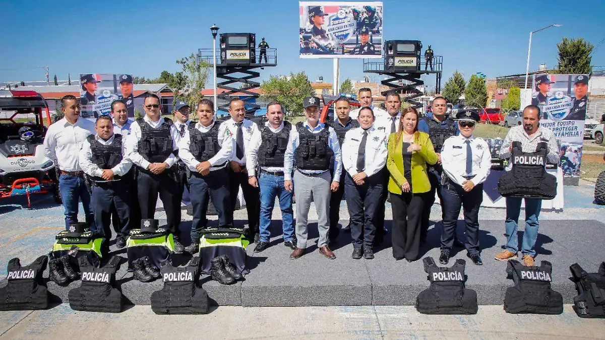Dotan a policías con equipo táctico y uniformes en Durango