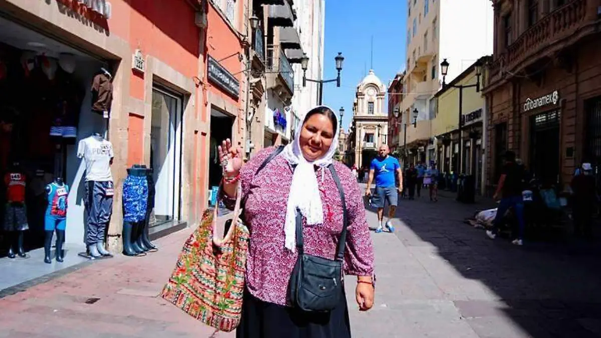 Señora-católica (1)