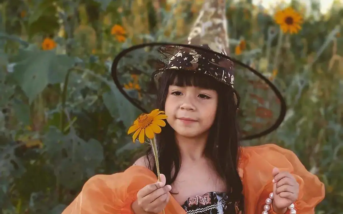 Niña disfrazada Halloween