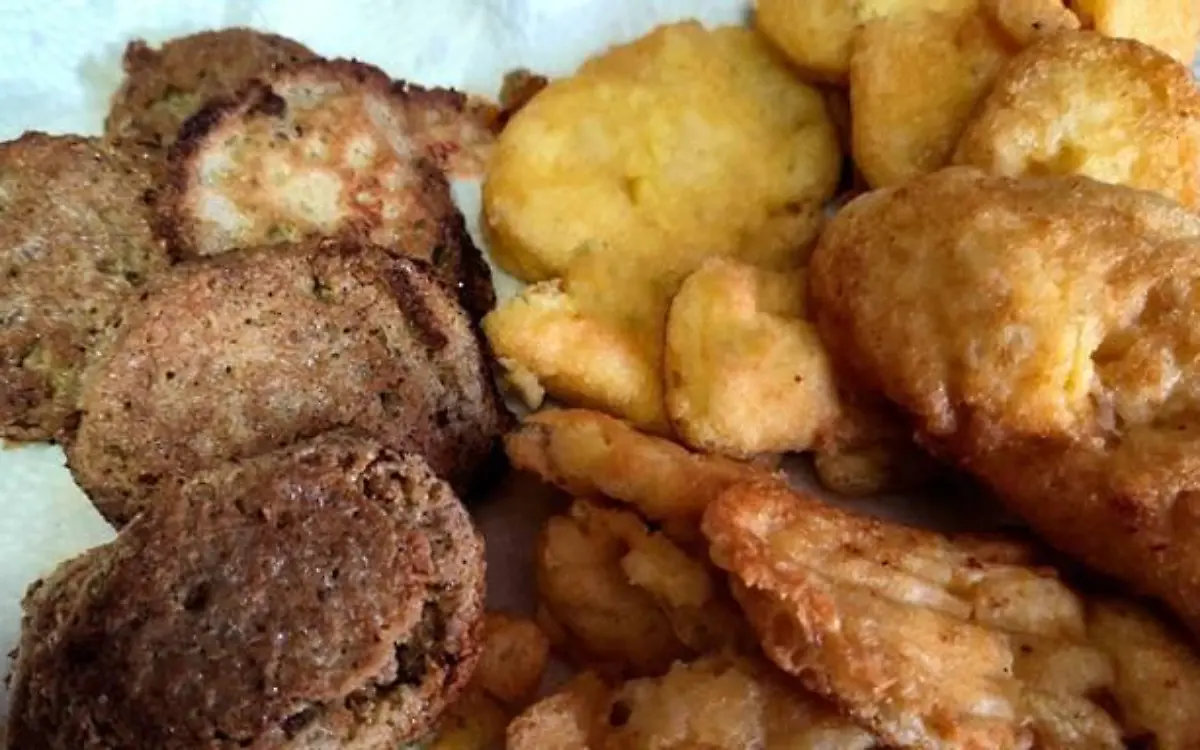 Tortitas de camarón y papa.