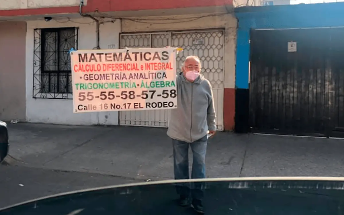 abuelito-con-cartel-pide-ayuda-para-dar-clases-de-matematicas