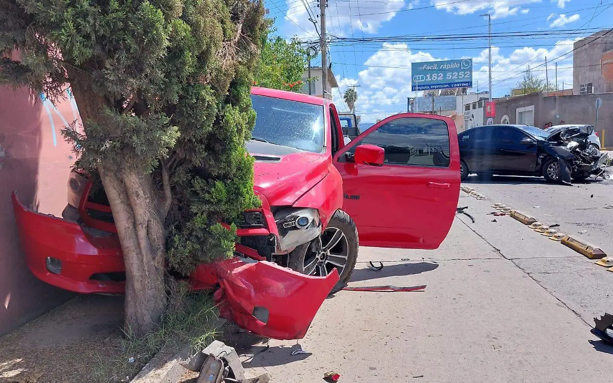 Genera caos vial choque en avenida Nazas, Durango