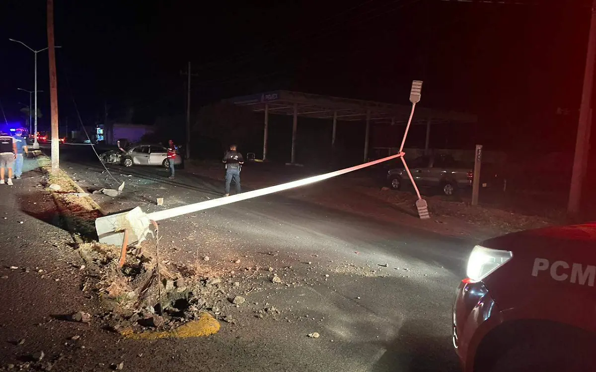 Mujer lesionada tras choque vehicular en Canatlán, Durango