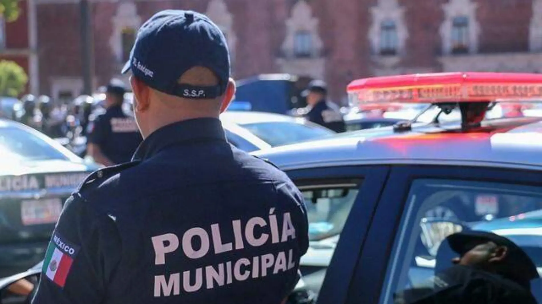 policías