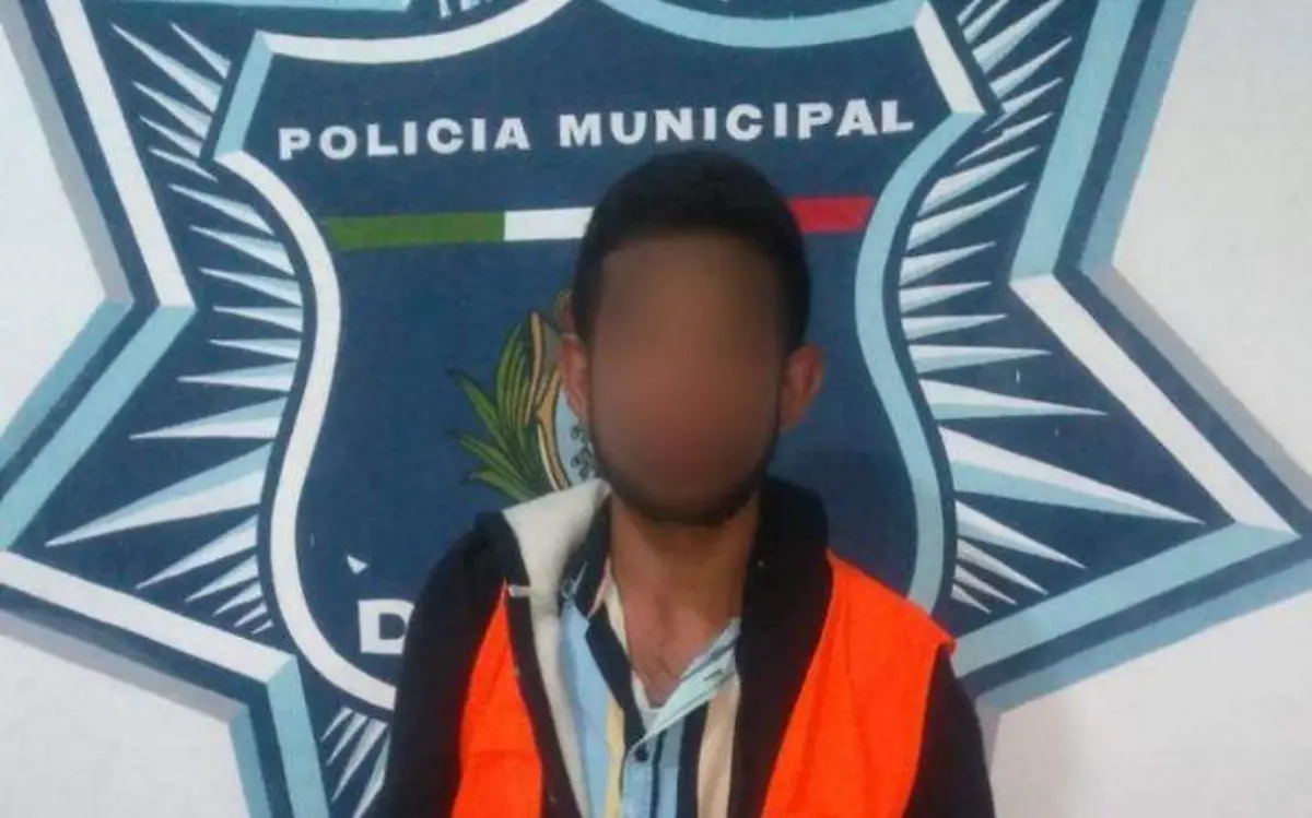 Arrestan a dos personas por robo a centro comercial