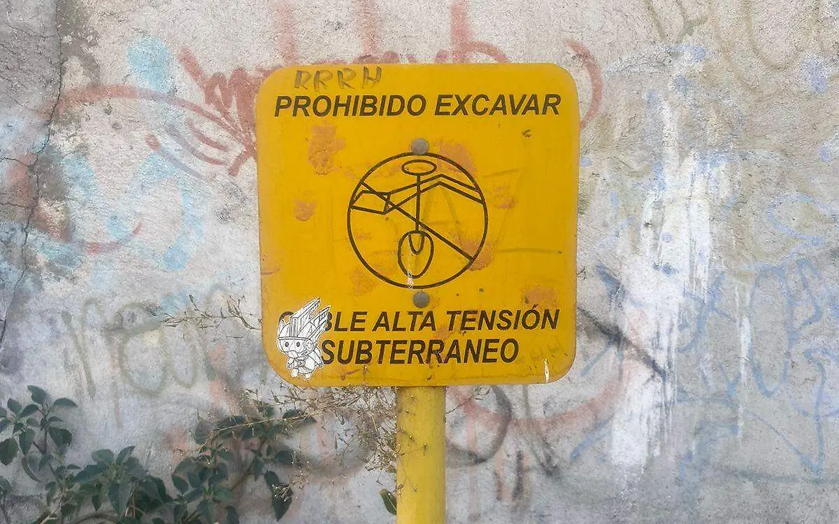 Intentó robar cableado en Durango y murió calcinado