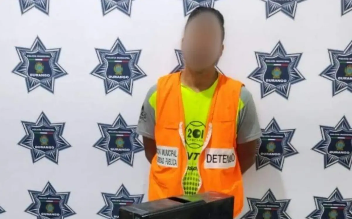 Robó computadora de una escuela; detenido
