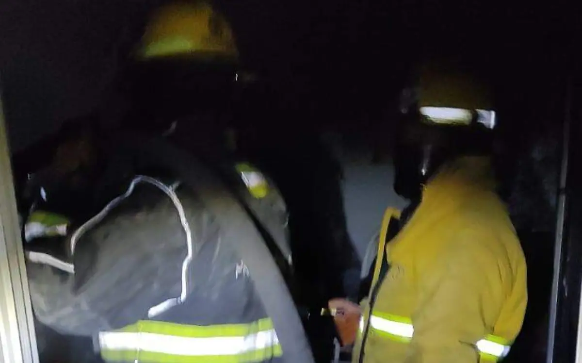 Vivienda se incendia en Gómez Palacio