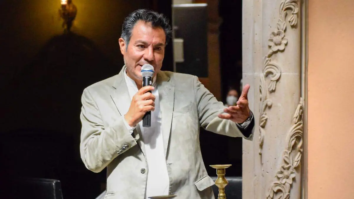 Carlos Corona produce “Nunca Merlot Teatro”