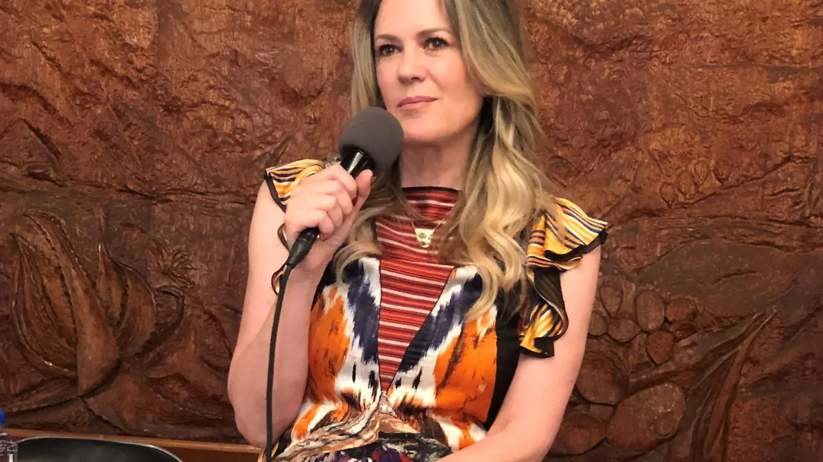 Rebeca de Alba visita Durango para promocionar “Los mandamientos de una mujer chingona”