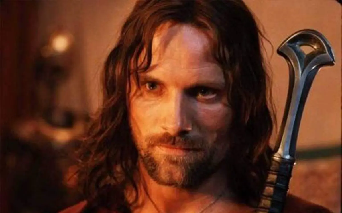 Viggo Mortensen da vida a _Aragorn_ en la trilogía cinematográfica de _El señor de los anillos