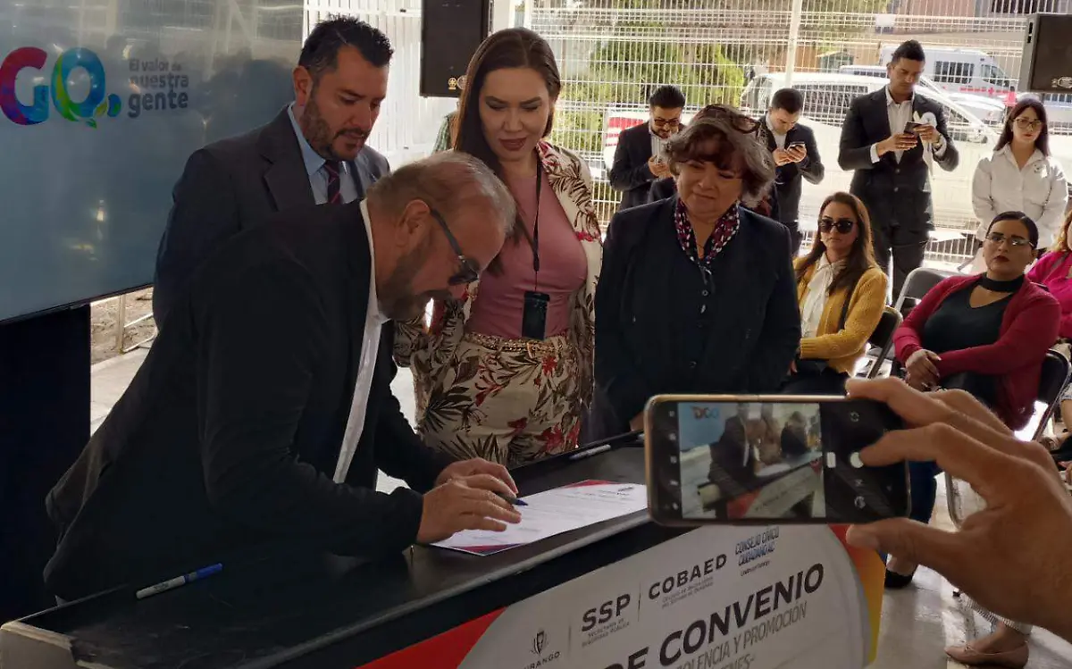 Firman convenio para prevenir violencia
