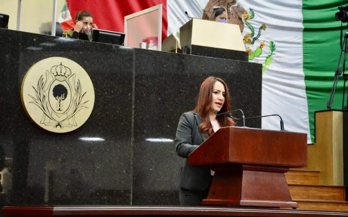 Sandra Amaya en el congreso de Durango