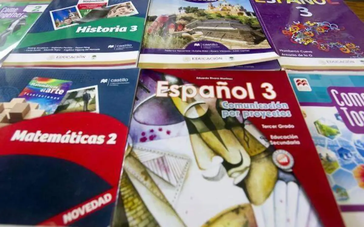 Contenido de libros de texto gratuitos divide opiniones