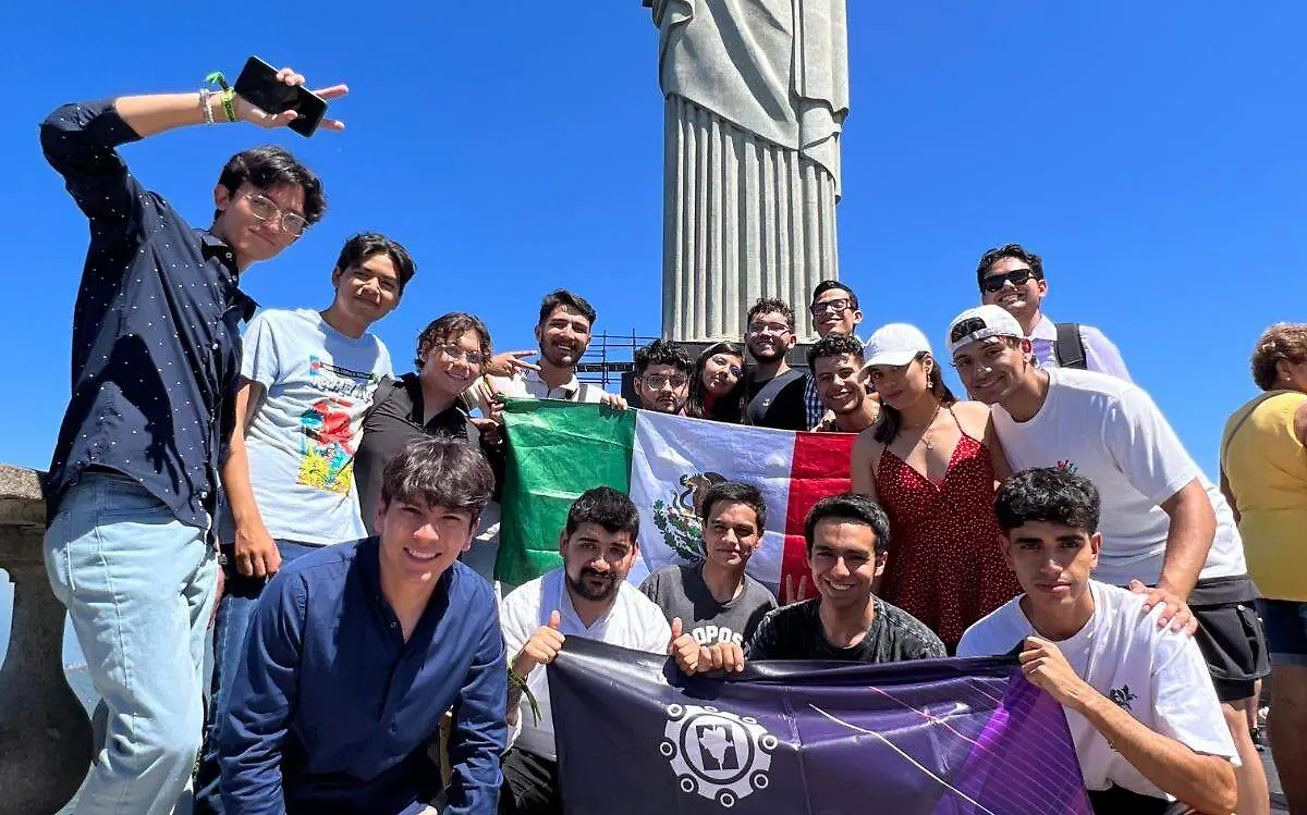Alumnos de la UNIPOLI representaron a México en Brasil