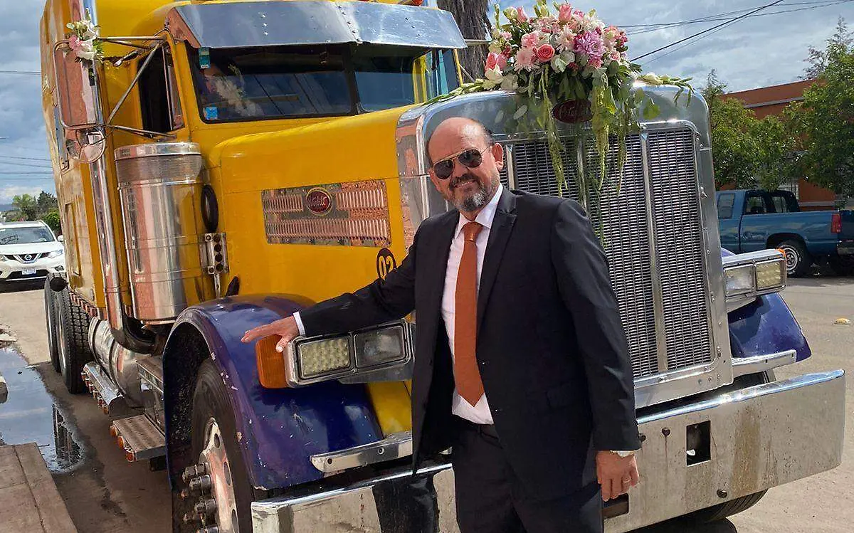 Novia de Durango llega al altar en tráiler