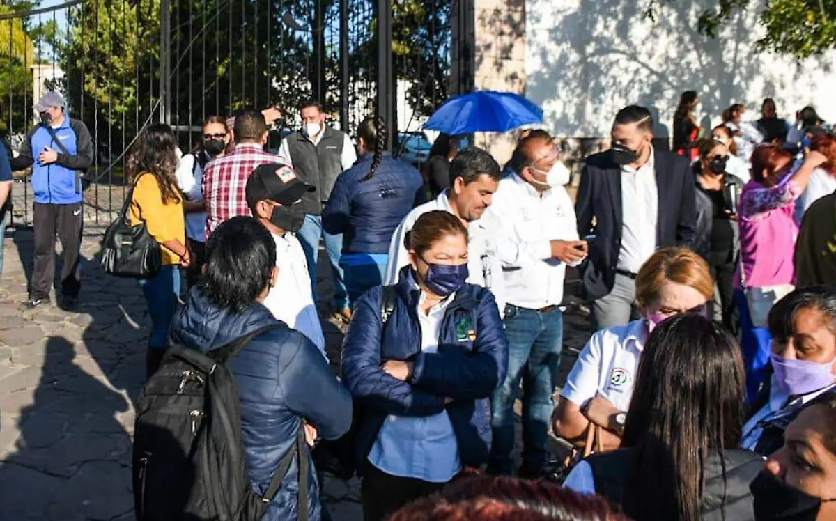 Se manifiestan trabajadores del STAACOBAED en la ciudad de Durango