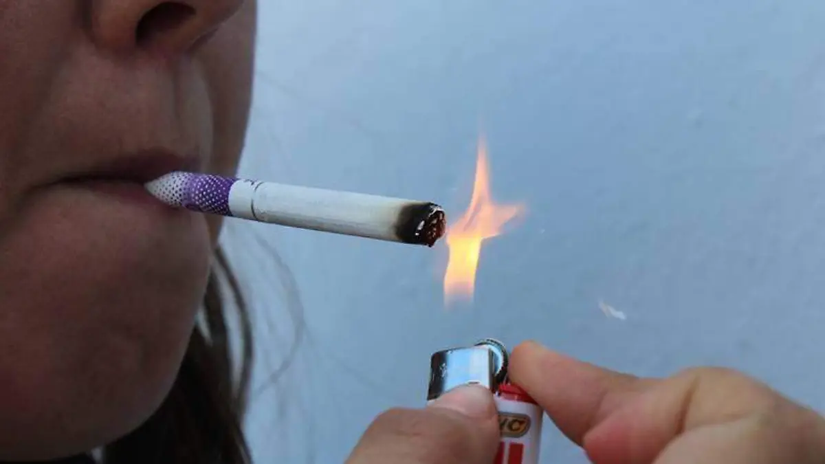 Fumando cigarro fumar