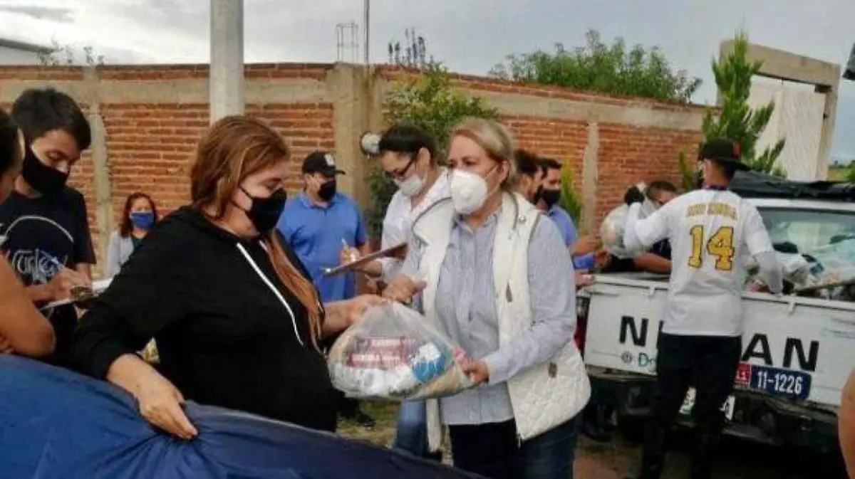 Entregan apoyos