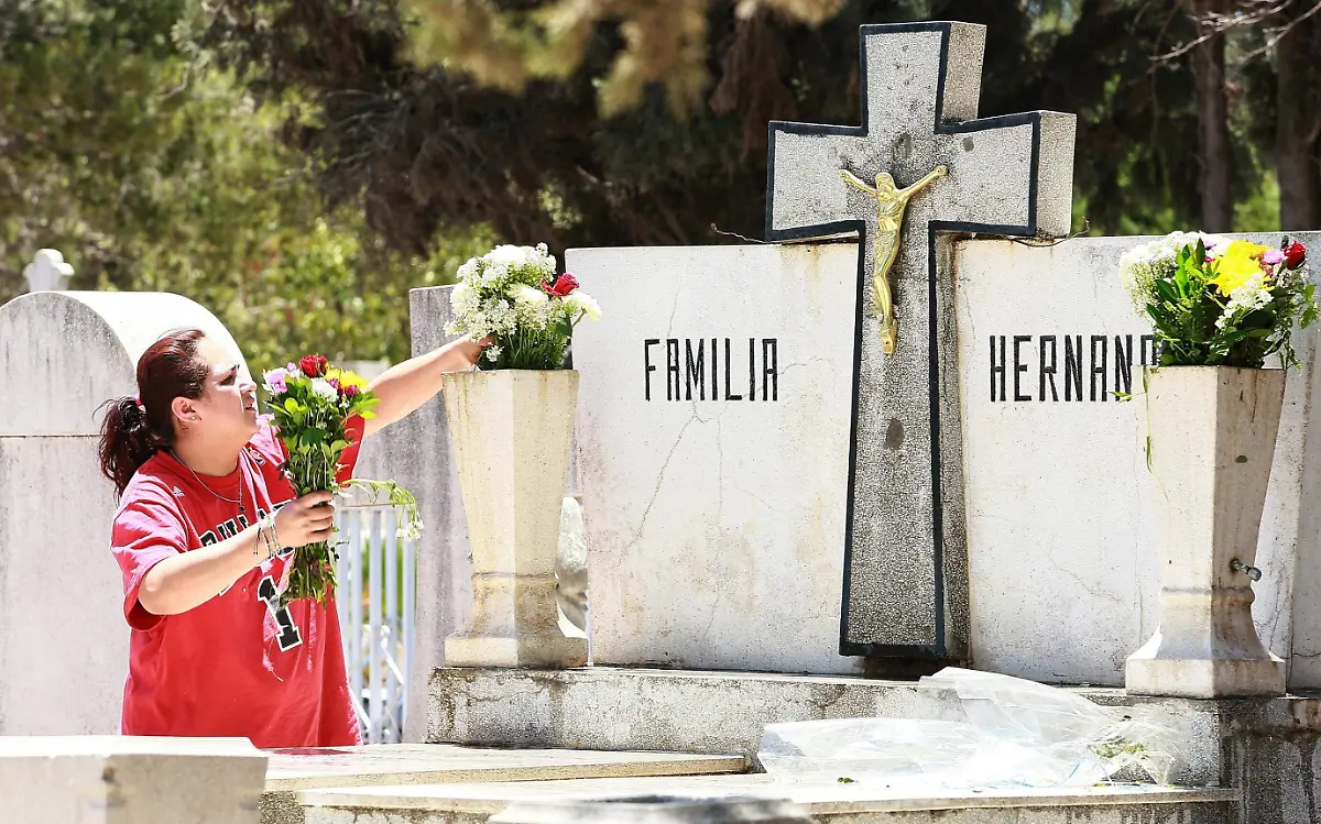 Día de Muertos en el Panteón de Oriente de Durango