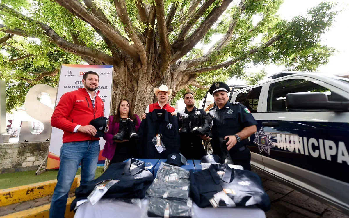 Esteban Villegas entregó diversas obras en el municipio de Canelas, Durango