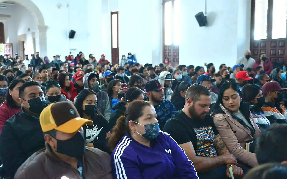 Parejas celebran su boda comunitaria