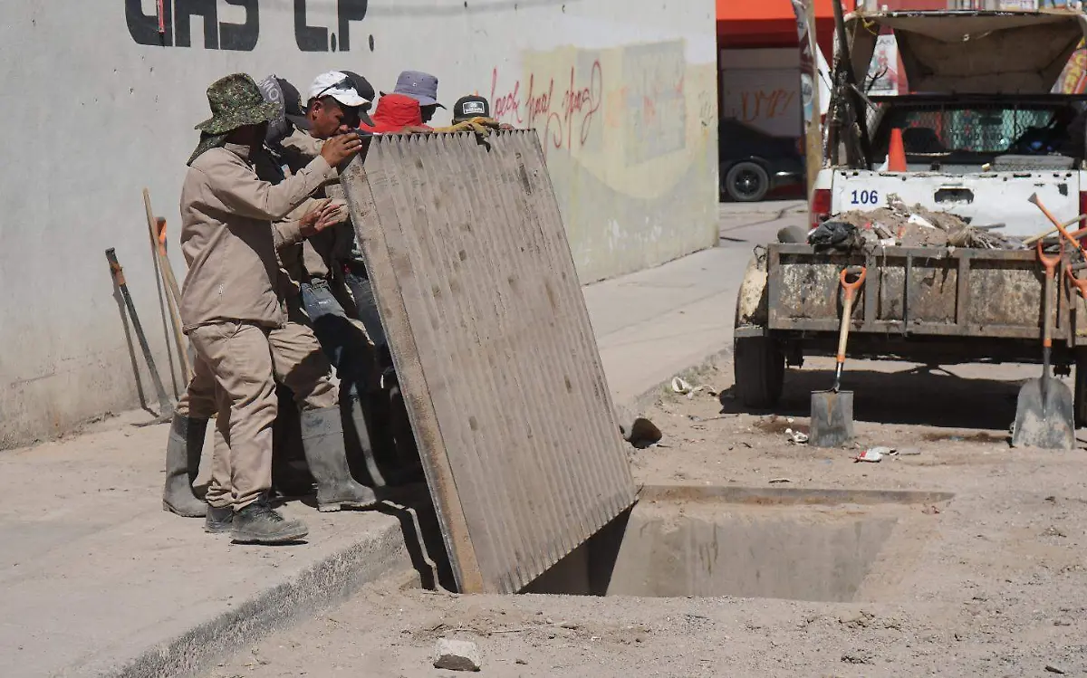 Continúa robo de tapas de alcantarillas en Durango