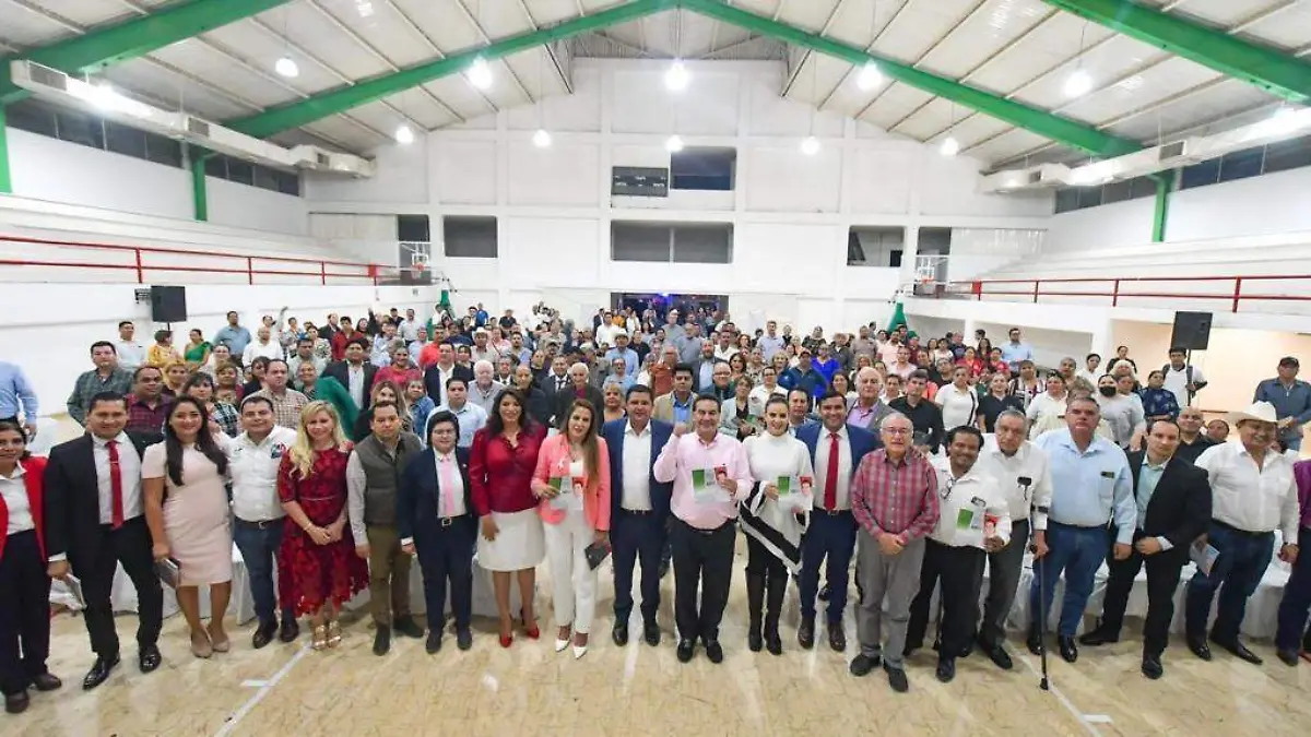 Rinde diputado Enrique Benítez segundo informe de resultados