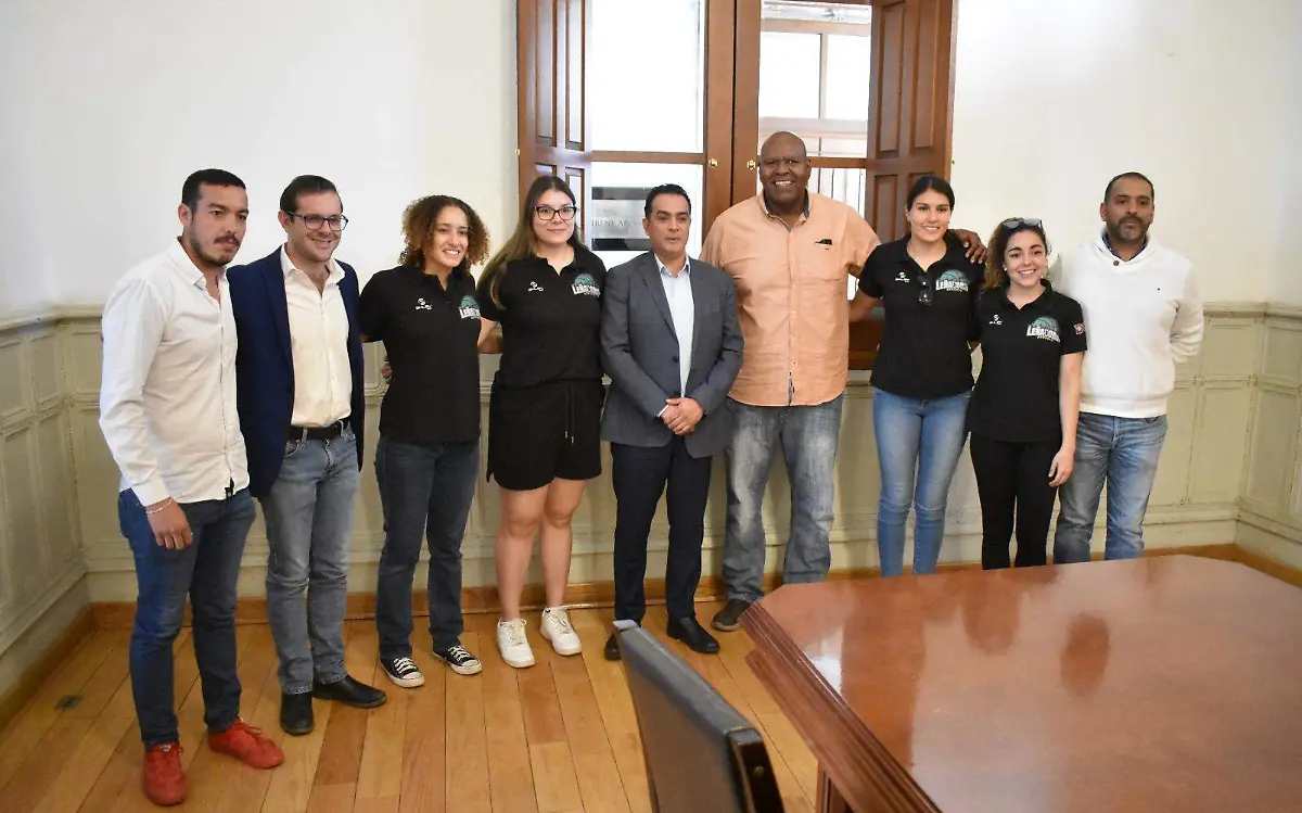 Convive Toño Ochoa con las Leñadoras de Durango