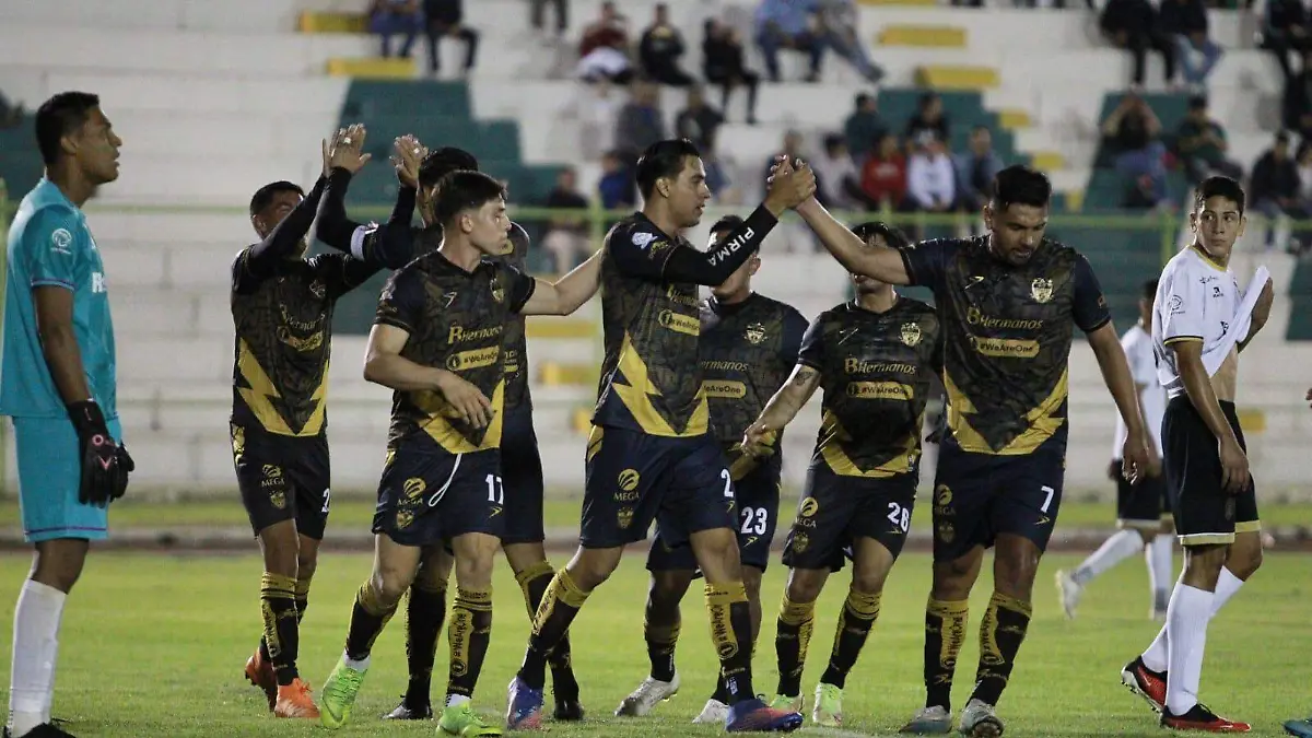Alacranes de Durango golea a Colima