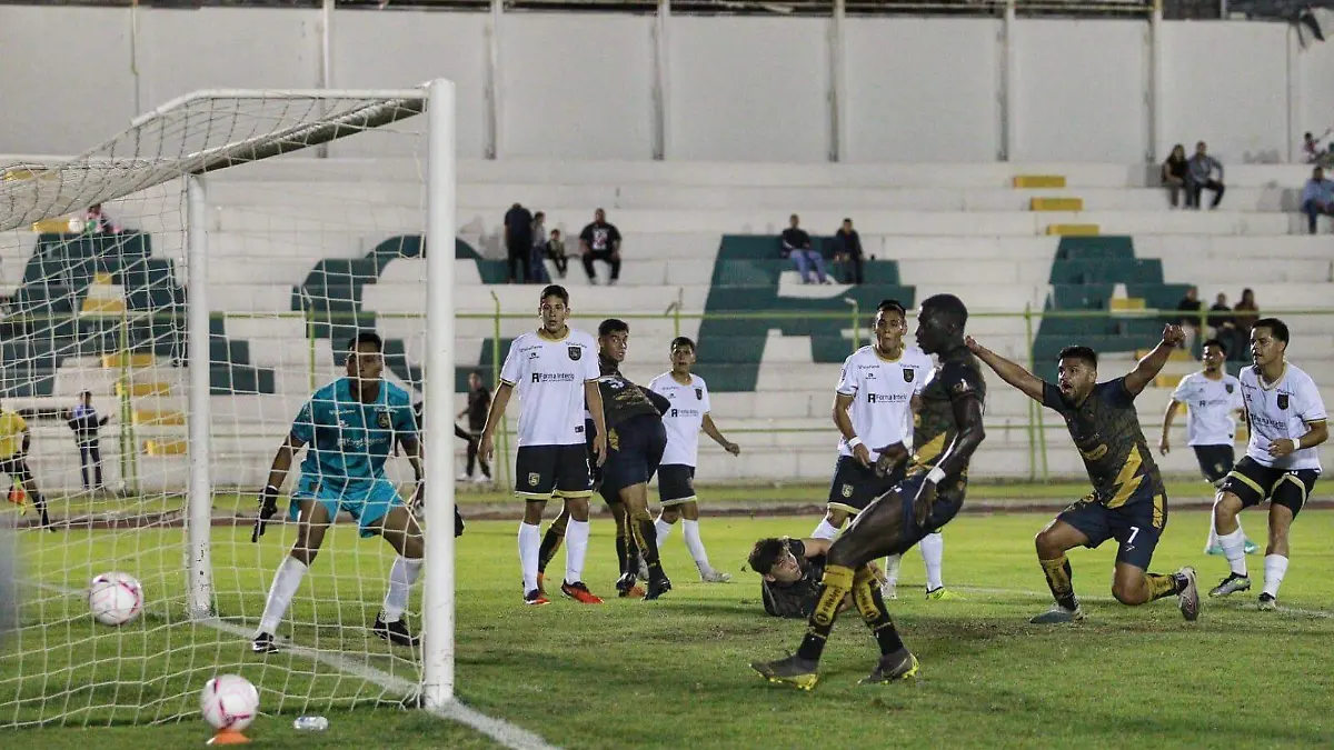 Alacranes de Durango golea a Colima