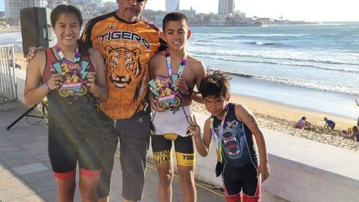Duranguenses obtienen primeros lugares en Triatlón Internacional 
